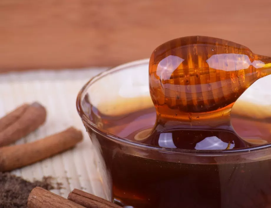 Здравословните проблеми, за които се твърди, че могат да се лекуват с мед и канела 