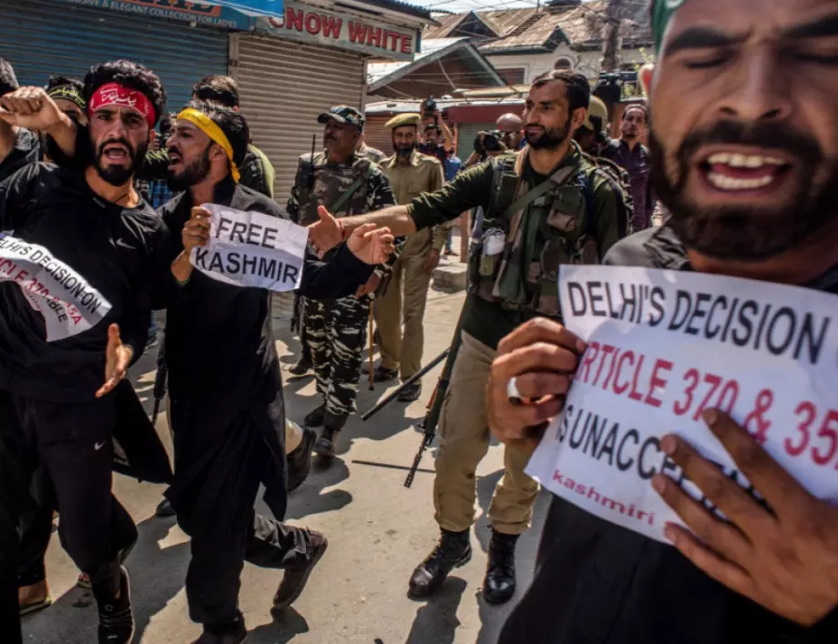 Десетки загинали в Ню Делхи в боеве с полицията заради нов закон за гражданство
