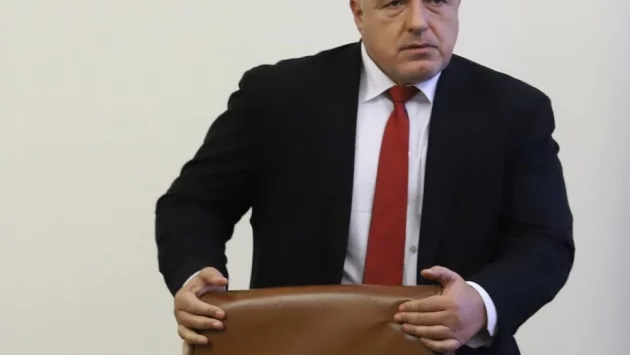 Борисов пристигна в парламента, заседанието закъснява с час