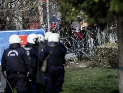 Мигрантите се евакуират от турско-гръцката граница