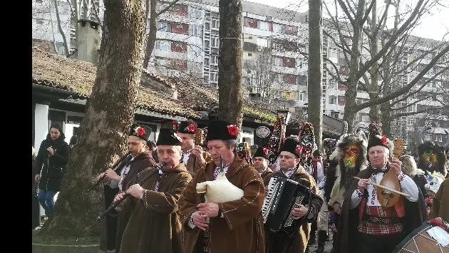 Кукери гониха злите сили в Добрич (СНИМКИ)