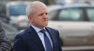 {{ otherArticle[0].article.title }}