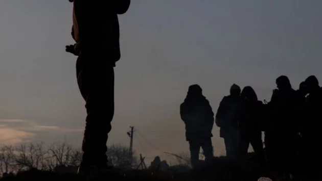 Гърция подновява приема на молби за убежище от миграти