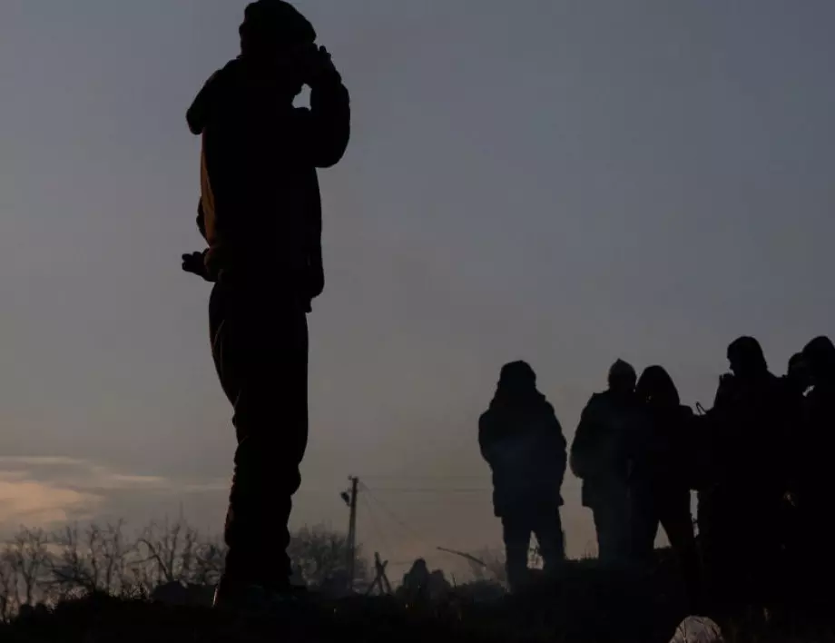 Задържаха 11 мигранти, опитали да преминат с български документи границата между Румъния и Унгария