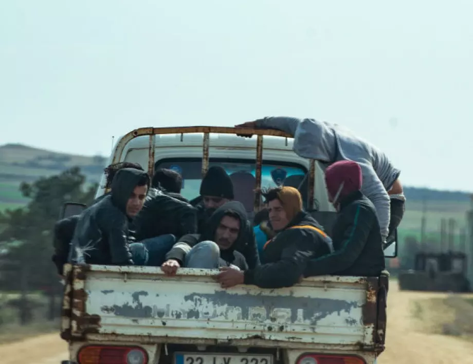 Над 50 нелегални мигранти задъжани край Любимец