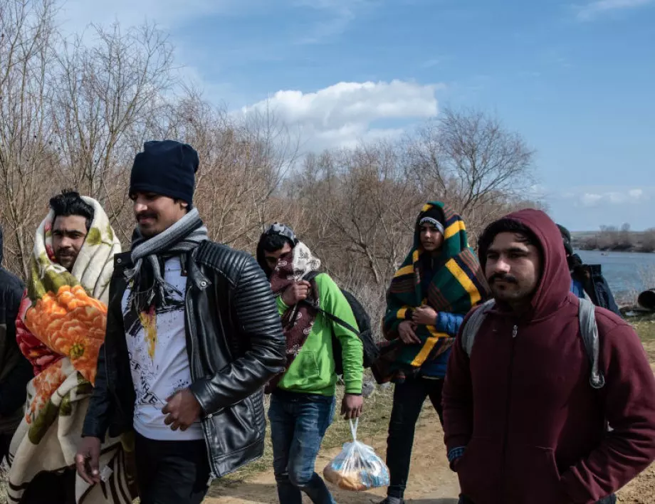Заловиха повече от 60 мигранти в Северна Македония 