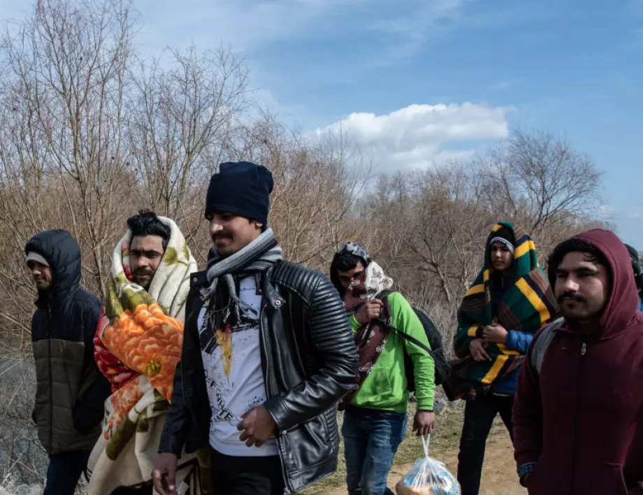Бежанци се оплакват, че били бити и ограбвани от български полицаи 