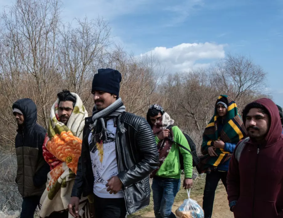 Гърция е издала близо 10 000 заповеди за задържане на мигранти