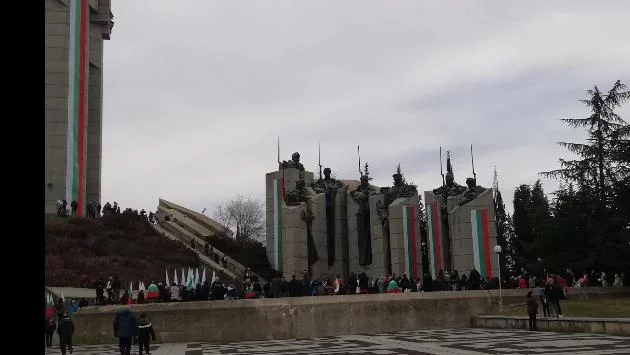 Макар и без шествие с националния флаг Стара Загора отбеляза 3 март (СНИМКИ) 