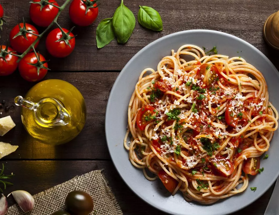 Спагети с три вида домати за СТРХОТЕН вкус