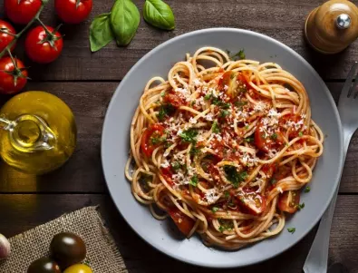 Спагети със сос и пържени кюфтенца: Топ предложение