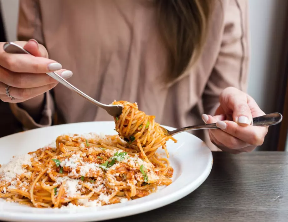 Няма да повярвате за какво служи лъжицата при яденето на спагети
