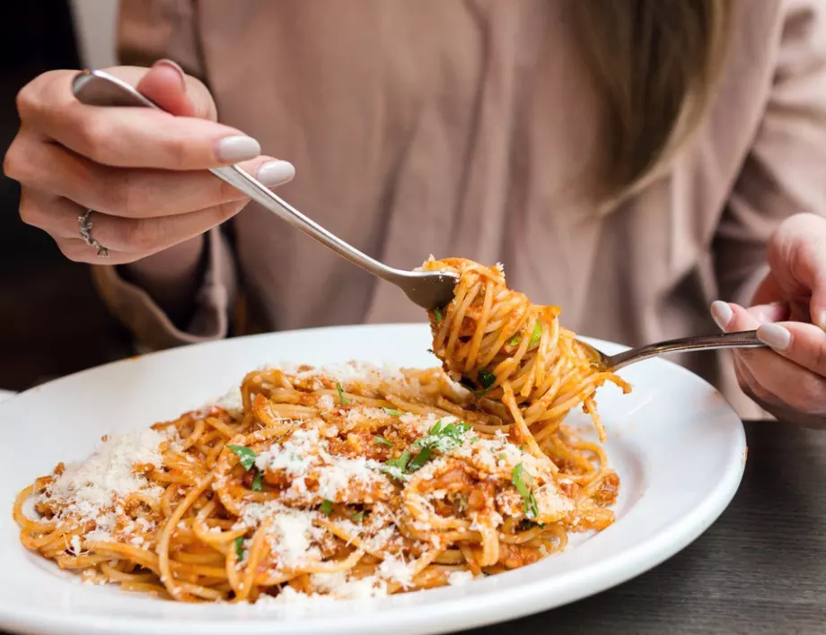 Бързо и лесно: Вкусни спагети с прошуто и пармезан