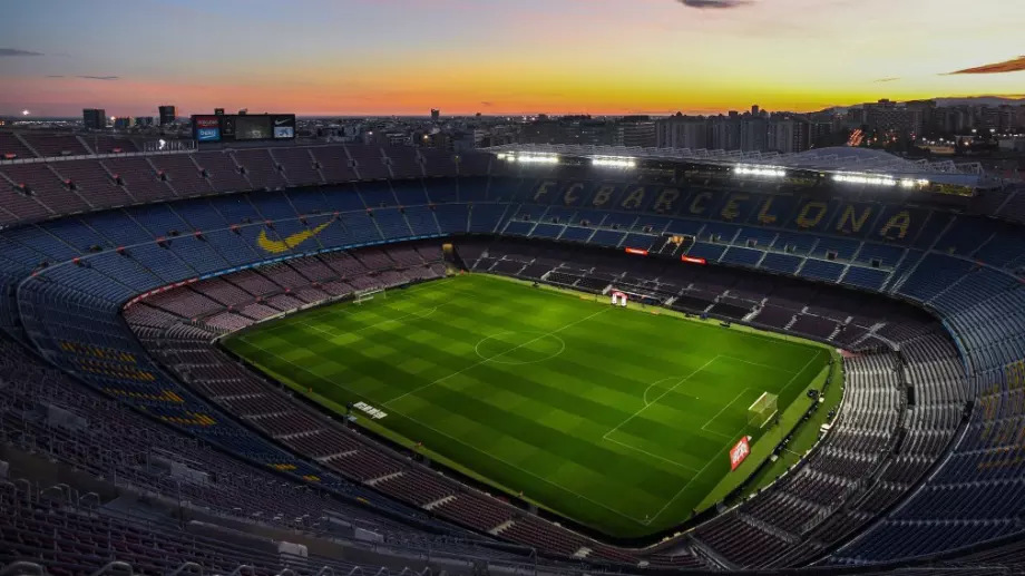 "Да изгорим "Камп Ноу": Феновете на Реал Мадрид "подпалиха" дома на Барселона (ВИДЕО)