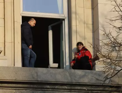 Медицинската сестра Бойка Анастасова слезе от прозореца на НС