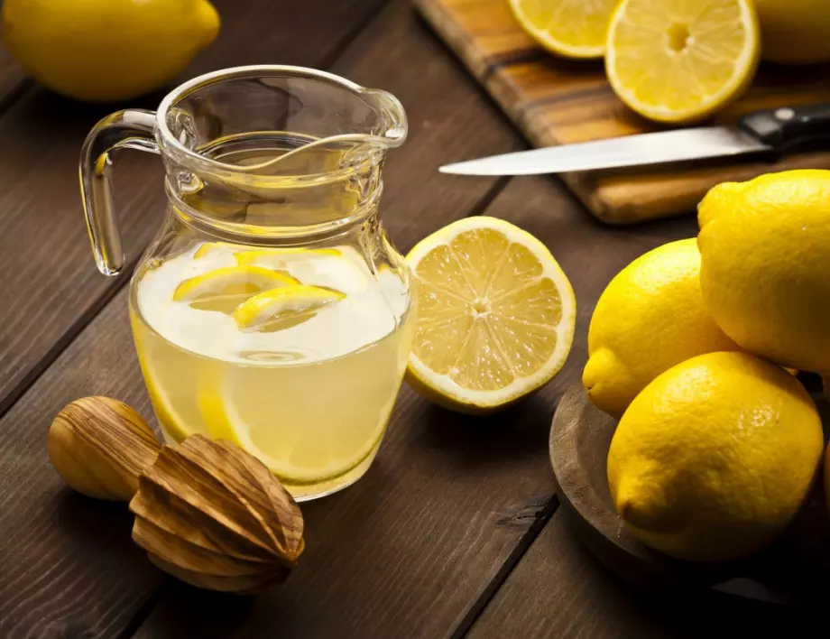 Ето какви са ползите от лимоновата вода  