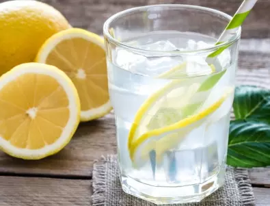 Истината за детоксикацията с вода с лимон
