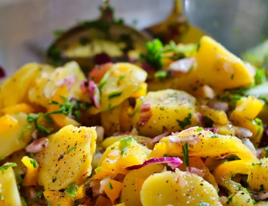 Пробвате ли тази рецепта за италианска картофена салата, никога повече няма да я правите по друг начин