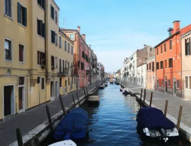 Безизходица: Неваксинираните жители на Венеция без право да ползват обществен транспорт