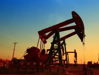 Петролът поевтиня под 90 долара за първи път от февруари насам