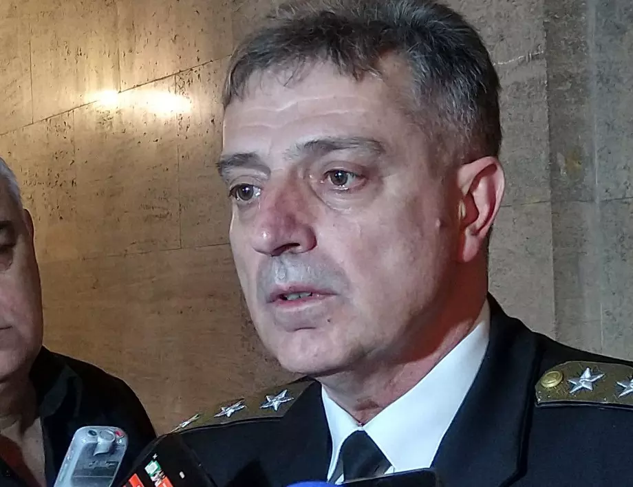 Адмирал Ефтимов: Около 600 военни са приведени в денонощна готовност