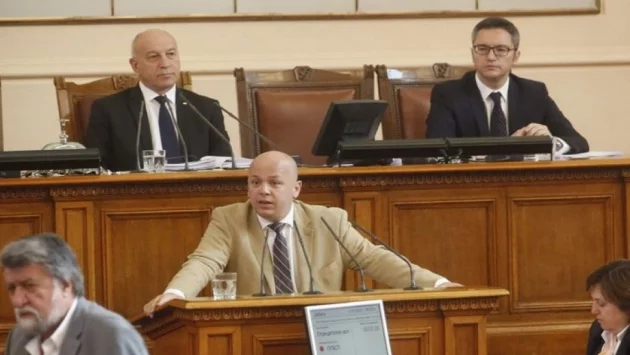 Депутат: Придворната политология беше като невропаралитичен газ в сутрешните блокове