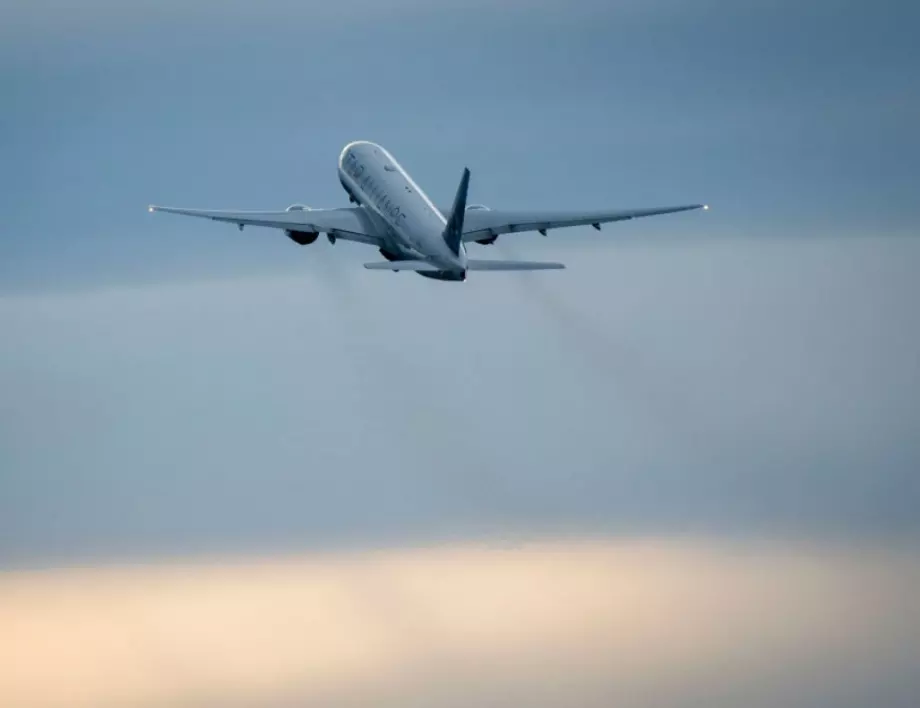 Аварийно кацане на самолет в Осло заради сигнал за бомба