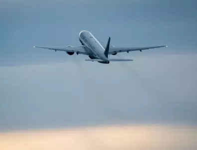 Отново: Пътнически самолет кацна аварийно в САЩ