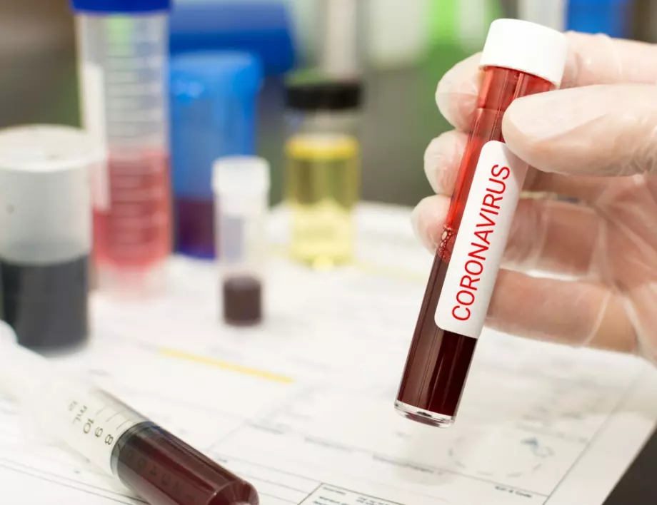 Наш вирусолог: Заразността на коронавируса се понижава, с ваксините го притискаме в ъгъла