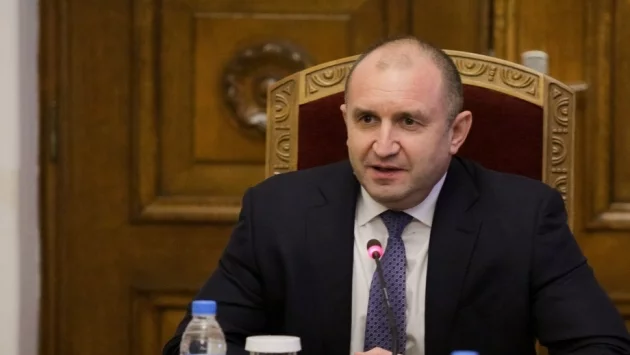 Радев: Продължителните ограничения водят риск за поражения, по-големи от вируса