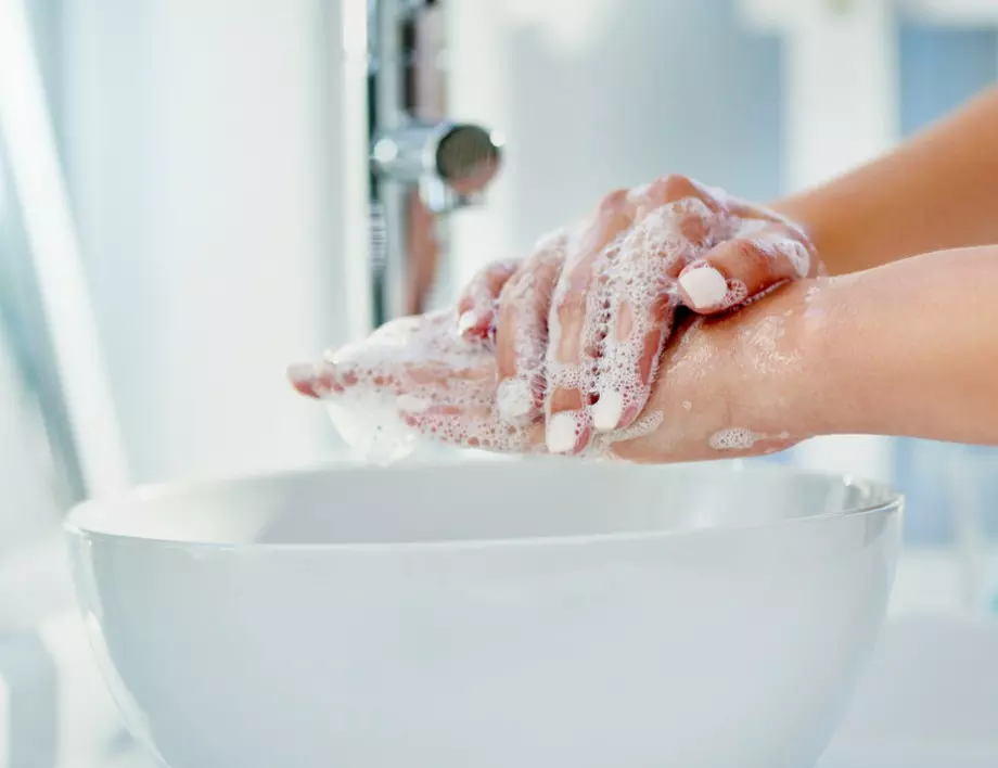 ВИНАГИ сваляйте пръстените, когато миете ръцете си! 