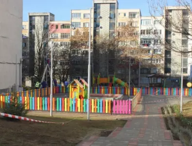 В Плевен ограждат детските и спортните площадки със забранителни ленти