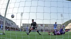 Това е първият път, в който Европейско първенство започва с автогол