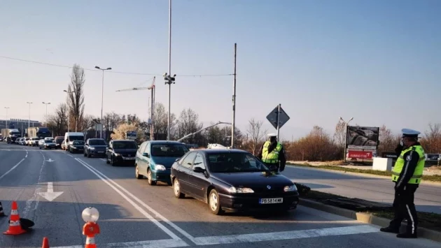 Въвежда се облекчен режим при преминаването през КПП-тата в страната