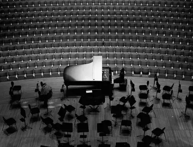 Лондонският симфоничен оркестър изнася първия си концерт