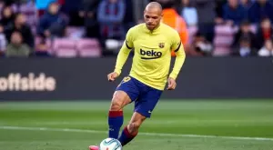 {{ otherArticle[0].article.title }}