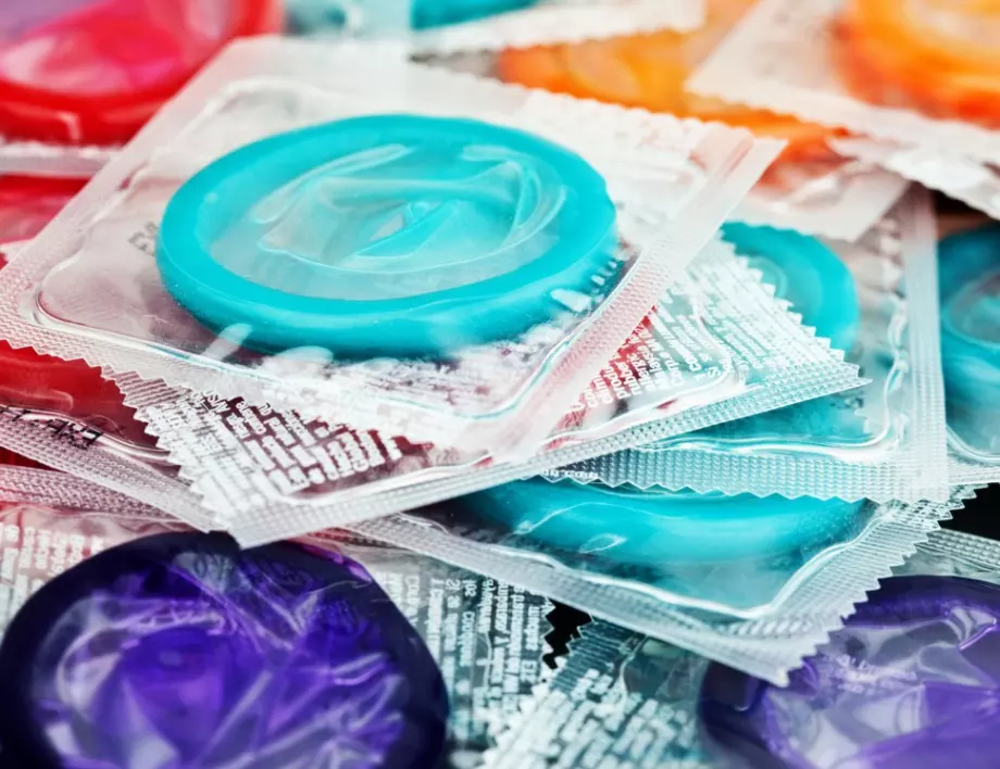 Бум на венерическите болести: В Нидерландия раздават презервативи 