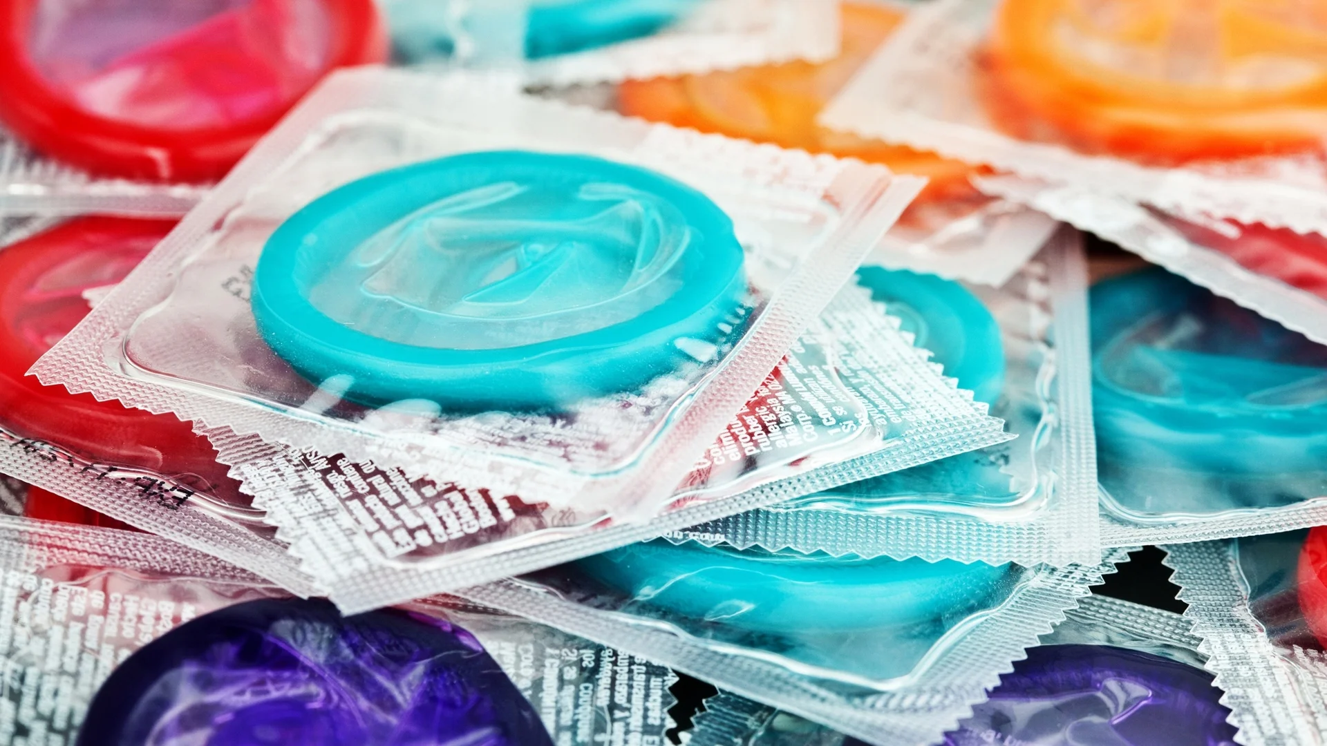 "Отговорността е секси - използвай презерватив": БЧК с акция в Деня на влюбените 