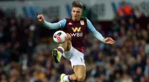 Трансферна цел на Манчестър Юнайтед се сдоби с няколко обвинения на Острова