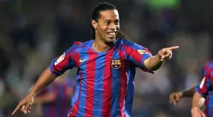 Годишнина: Великият момент - "Сантяго Бернабеу" ръкопляска на крак на Роналдиньо (ВИДЕО)