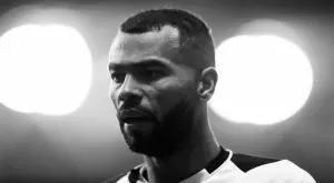 Ограбиха дома на Ашли Коул, а него вързаха за стол