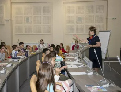Академията по математика в Стара Загора предлага безплатни онлайн уроци