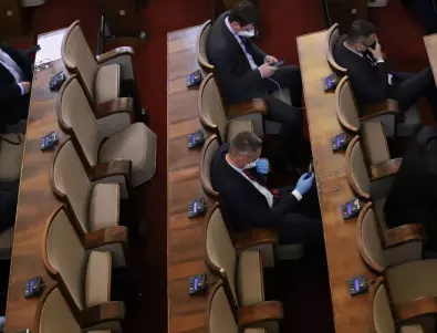 РЗИ връчи протокол на парламента заради депутати без маски 