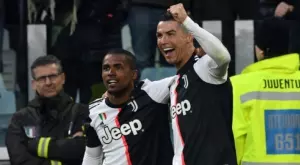 Дъглас Коща се събира с бившия си треньор?