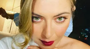 Шарапова си публикува телефонния номер, призова феновете да ѝ пишат