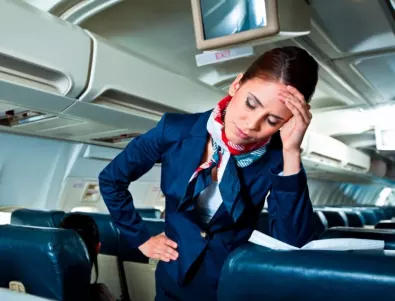 Разкриха тайната за „мъртвата позиция“ в самолетите, която стюардесите заемат