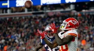 Бившият играч от НФЛ Джим Хил лизал жена си по лицето, за да ѝ предаде COVID-19