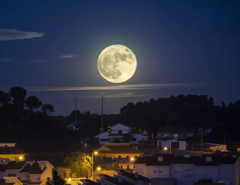 Ново проучване разкрива тайна за възрастта на Луната
