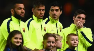 Кога, къде и как се роди традицията деца да извеждат играчите на терена?