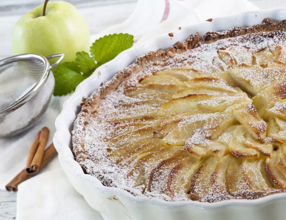 Рецепта на деня: Постен сладкиш с ябълки